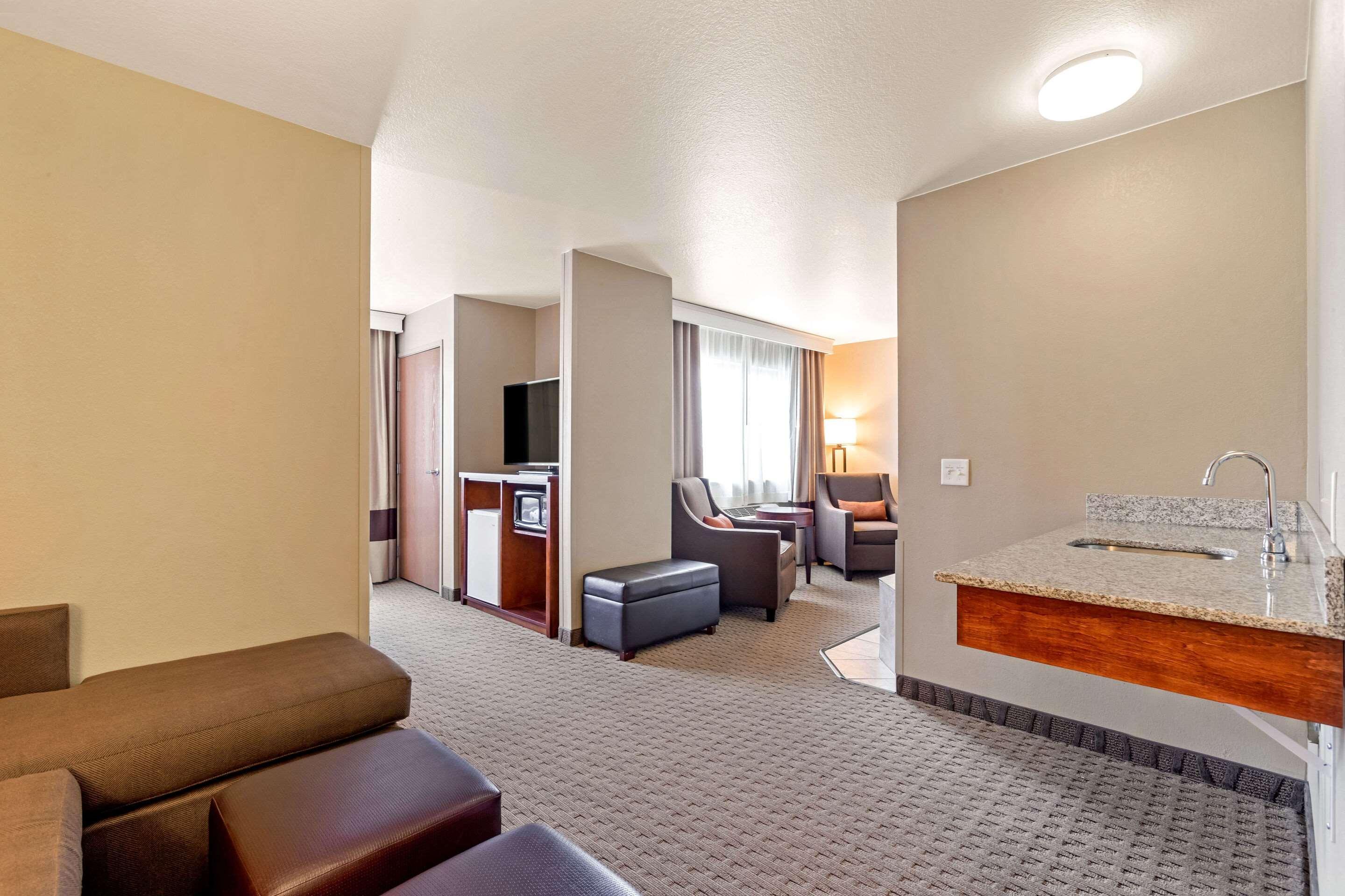 Comfort Suites Burlington Exterior foto